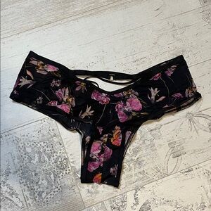 Victoria's Secret Black Floral Cheeky Cut Out Strappy Panties Size Large